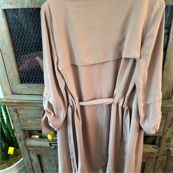 Babaton Classic Tan Trench Coat - Picture 3 of 4